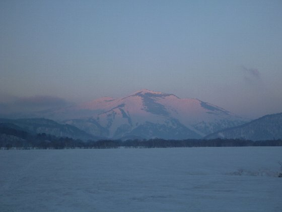 朝の至仏山