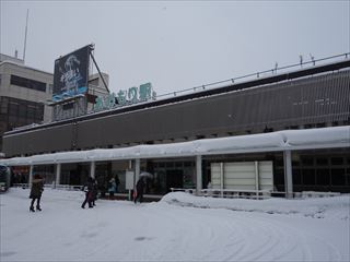 冬の青森駅