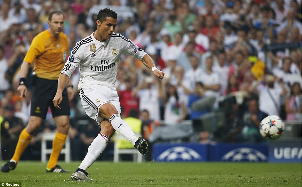 Cristiano Ronaldo beats Gianluigi Buffon from the penalty spot
