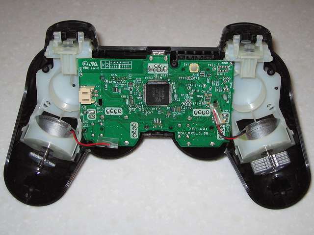 DS3 Dualshock3 デュアルショック3 Wireless Controller Black CECHZC2J A1 コントローラー本体に取り付けた基板固定用白いプラスチック台座に電子回路基板を取り付け