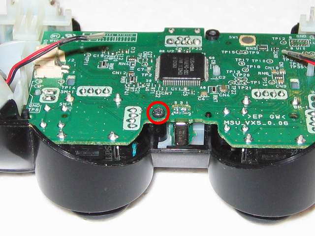 DS3 Dualshock3 デュアルショック3 Wireless Controller Black CECHZC2J A1 電子回路基板のネジ穴にネジ止めをする