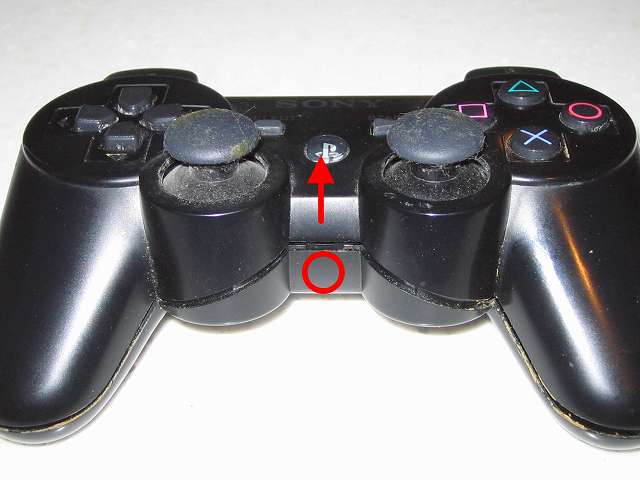 DS3 Dualshock3 デュアルショック3 Wireless Controller Black CECHZC2J A1 分解作業、ネジ取り外し後、コントローラー本体下部プラスチックカバー（画像赤丸）部分を指で押しながら、コントローラー上部プラスチックカバーを少し持ち上げる