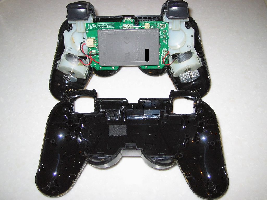 PS3 コントローラーをメンテナンスするため分解してみました その1 