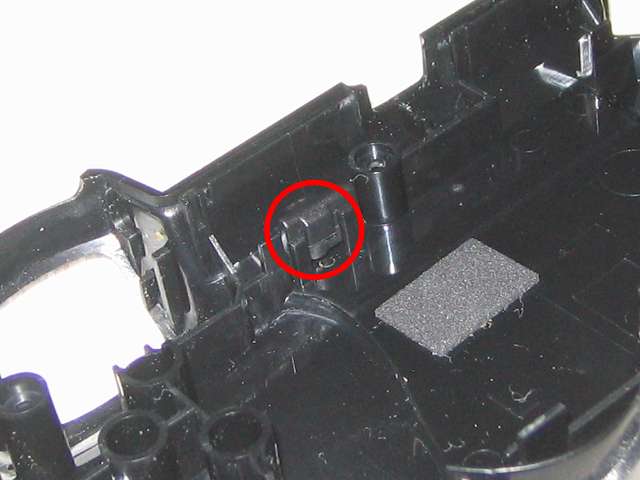 DS3 Dualshock3 デュアルショック3 Wireless Controller Black CECHZC2J A1 分解作業、コントローラー本体下部プラスチックカバーに取り付けてあるリセットボタン