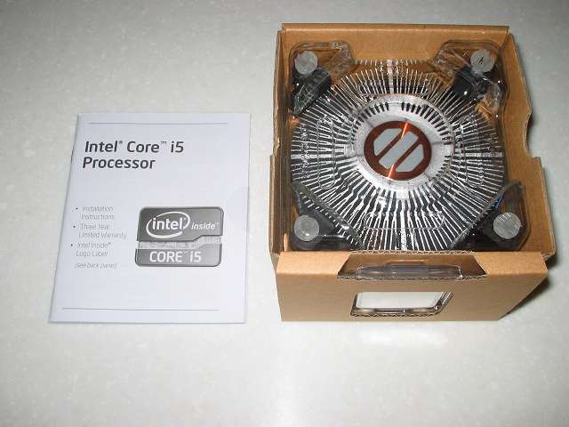 Intel Core i5 3570 付属CPUクーラー取り出し その 2
