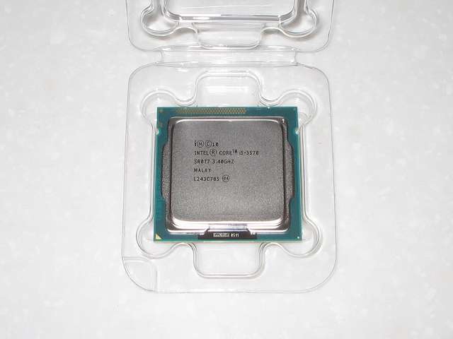 Intel Core i5 3570 CPU表面
