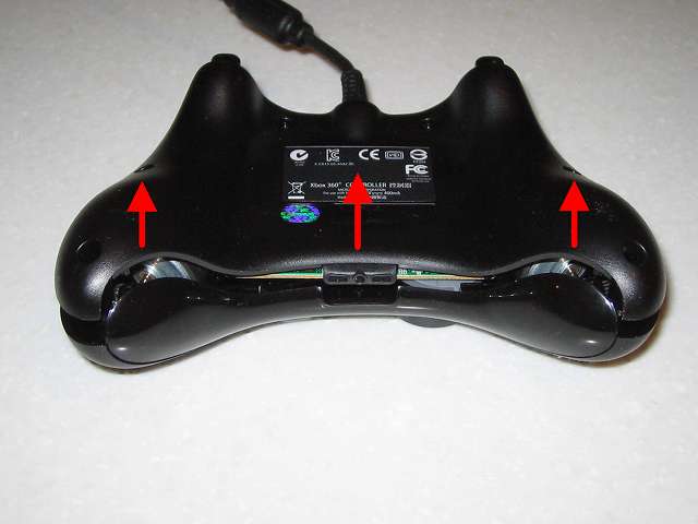 Microsoft Xbox360 有線コントローラー Xbox 360 Controller for Windows リキッド ブラック 52A-00006 分解作業、画像のようにヘッドセット端子がある方向からコントローラーを分解する