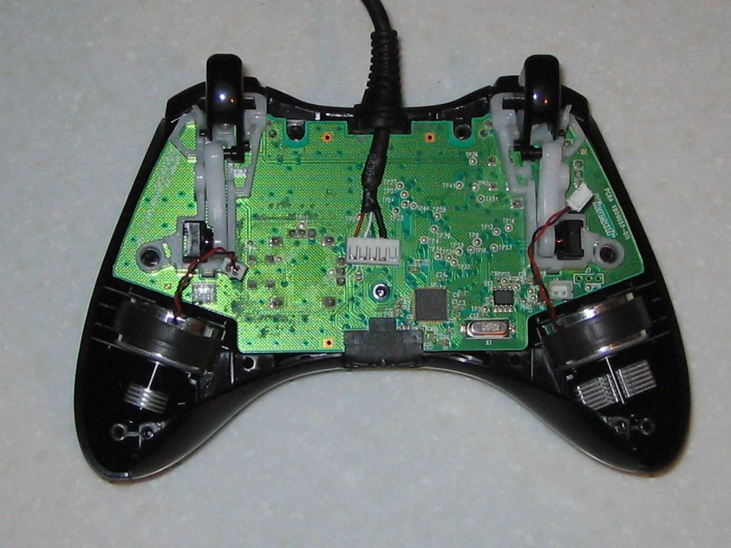 Xbox 360 コントローラー ブラック の十字キー改造のため分解してみました Awgs Foundry