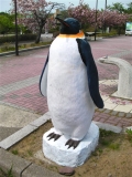JR金浦駅　ペンギン像　線路側