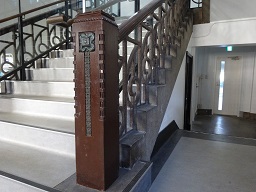 南１号館階段２